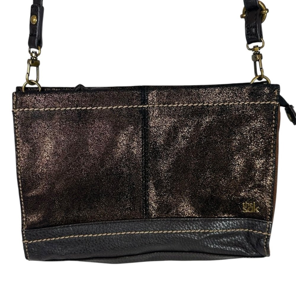 THE SAK Iris Leather Three Way Wear Crossbody Clutch in a metallic Copper Brown
